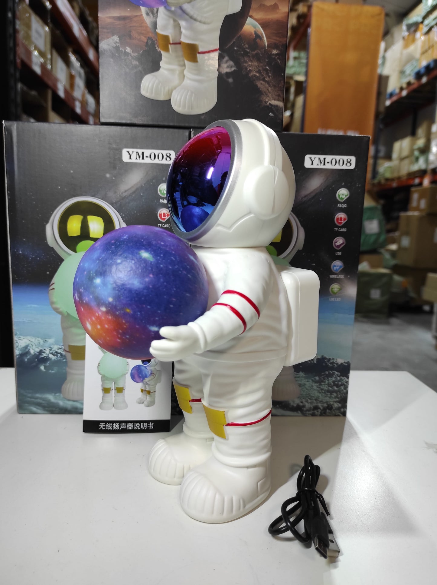 Lámpara de astronauta con altavoz