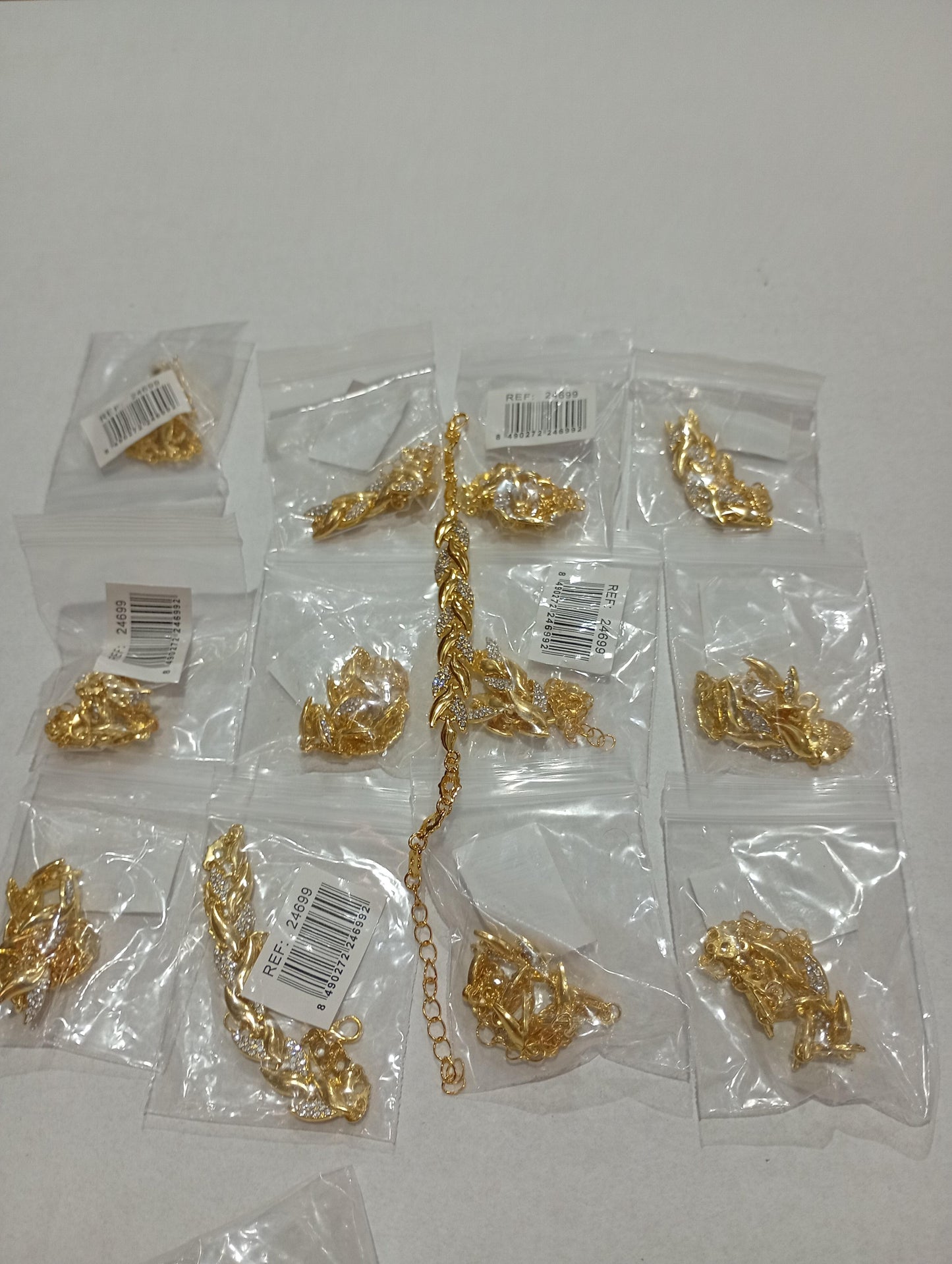 Pulsera elegante de hojas doradas