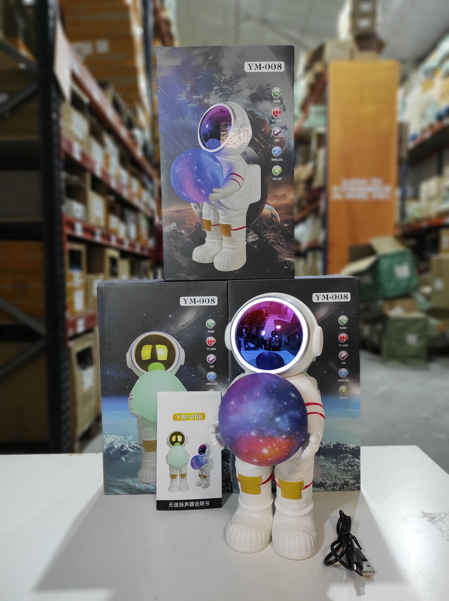 Lámpara de astronauta con altavoz